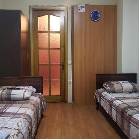 Intercity Hostel Batoemi Buitenkant foto