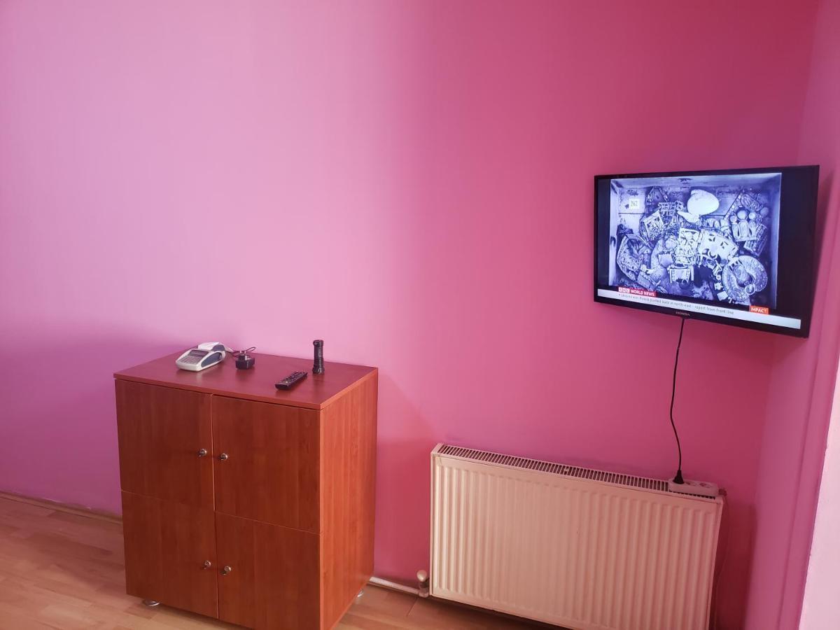 Intercity Hostel Batoemi Buitenkant foto