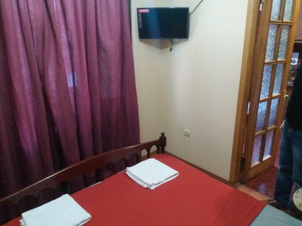 Intercity Hostel Batoemi Buitenkant foto